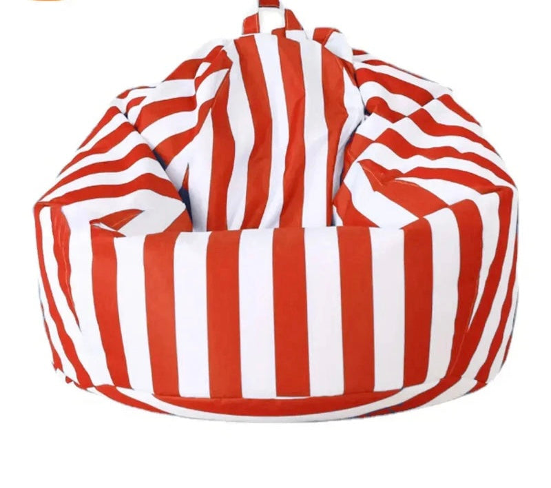 Gemütliche-Sitzsack-draußen-Rot