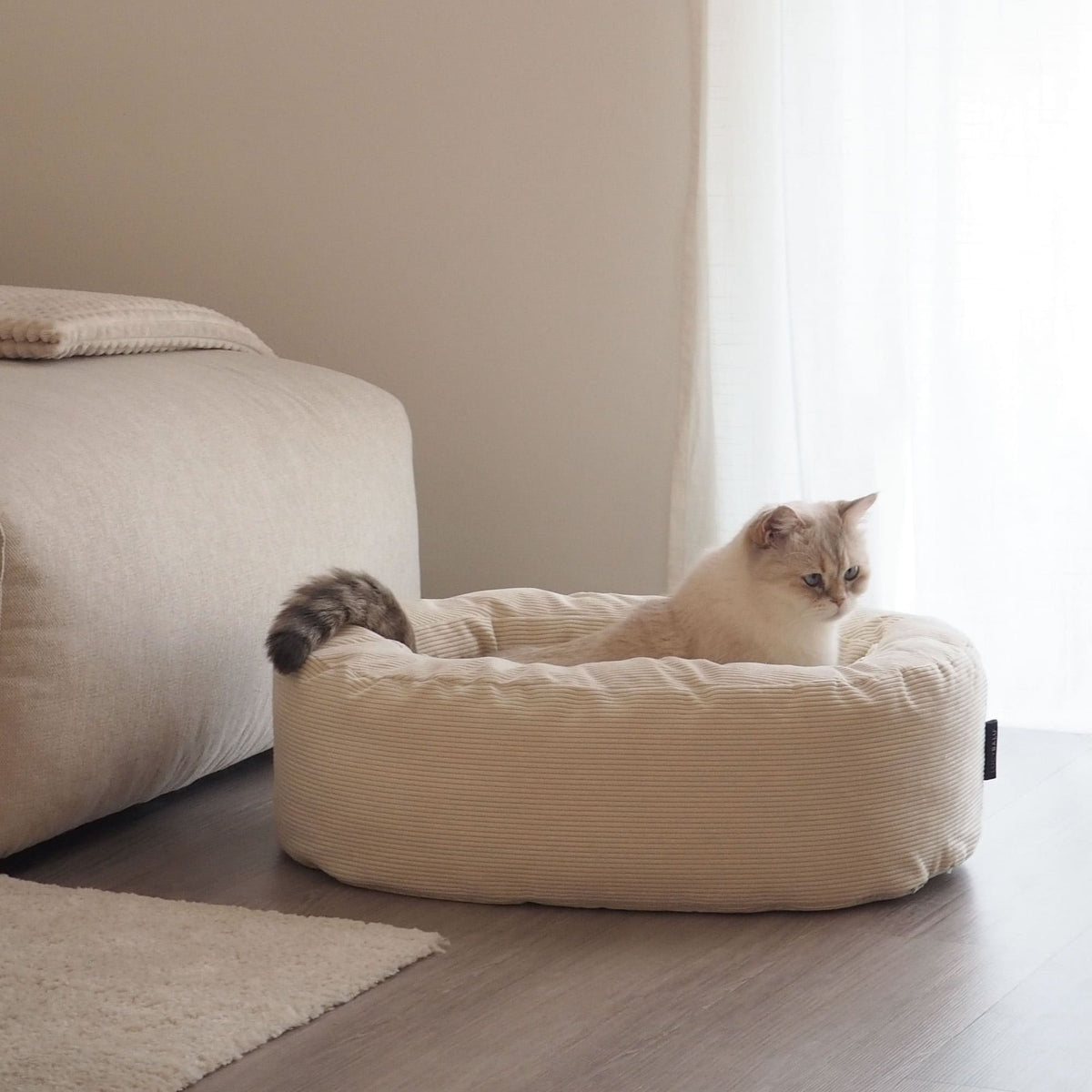 Plüsch-Katzenbett-Sand-3