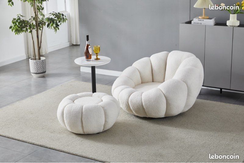 Riesiges Puff-Sofa - Weiß mit Hocker
